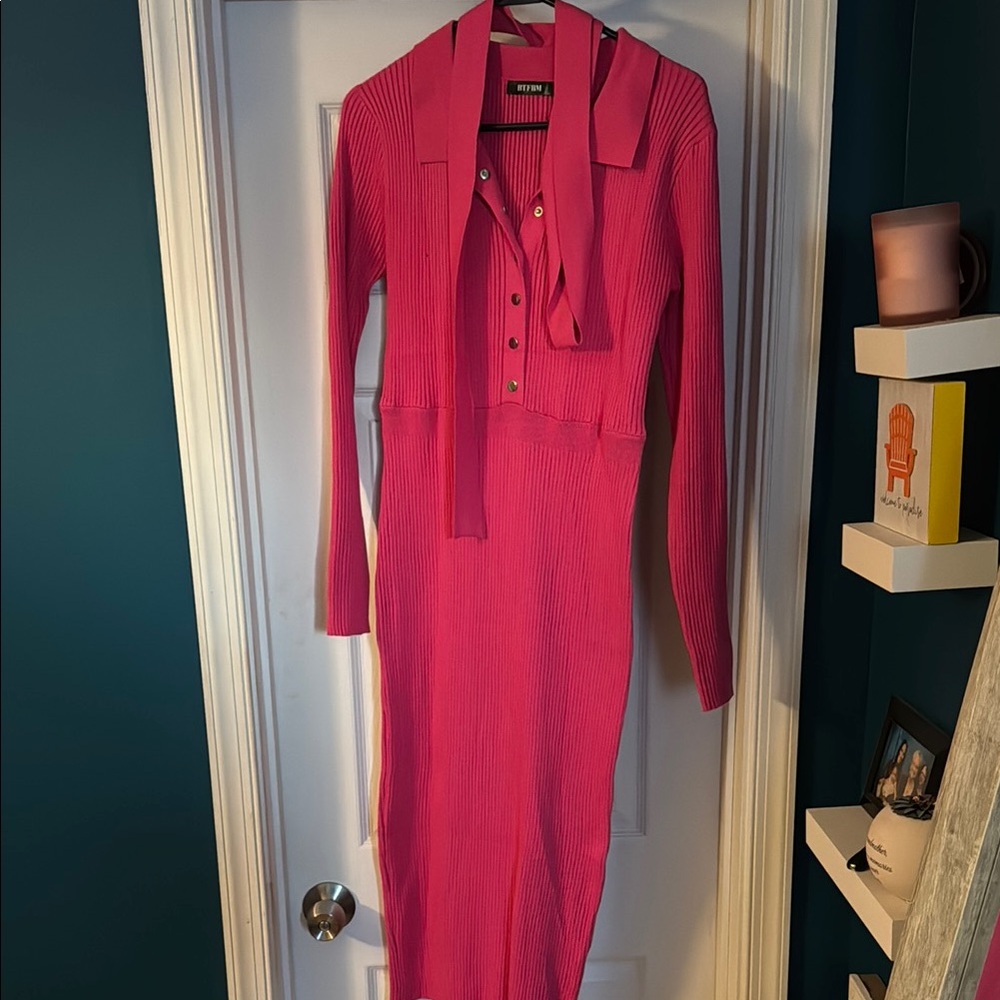 Elegant Pink Ribbed Dress